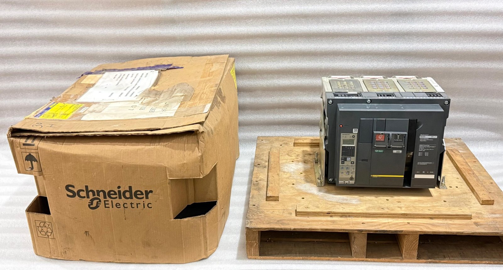 SQUARE D NW30H MASTERPACT CIRCUIT BREAKER 3000AMP NEW