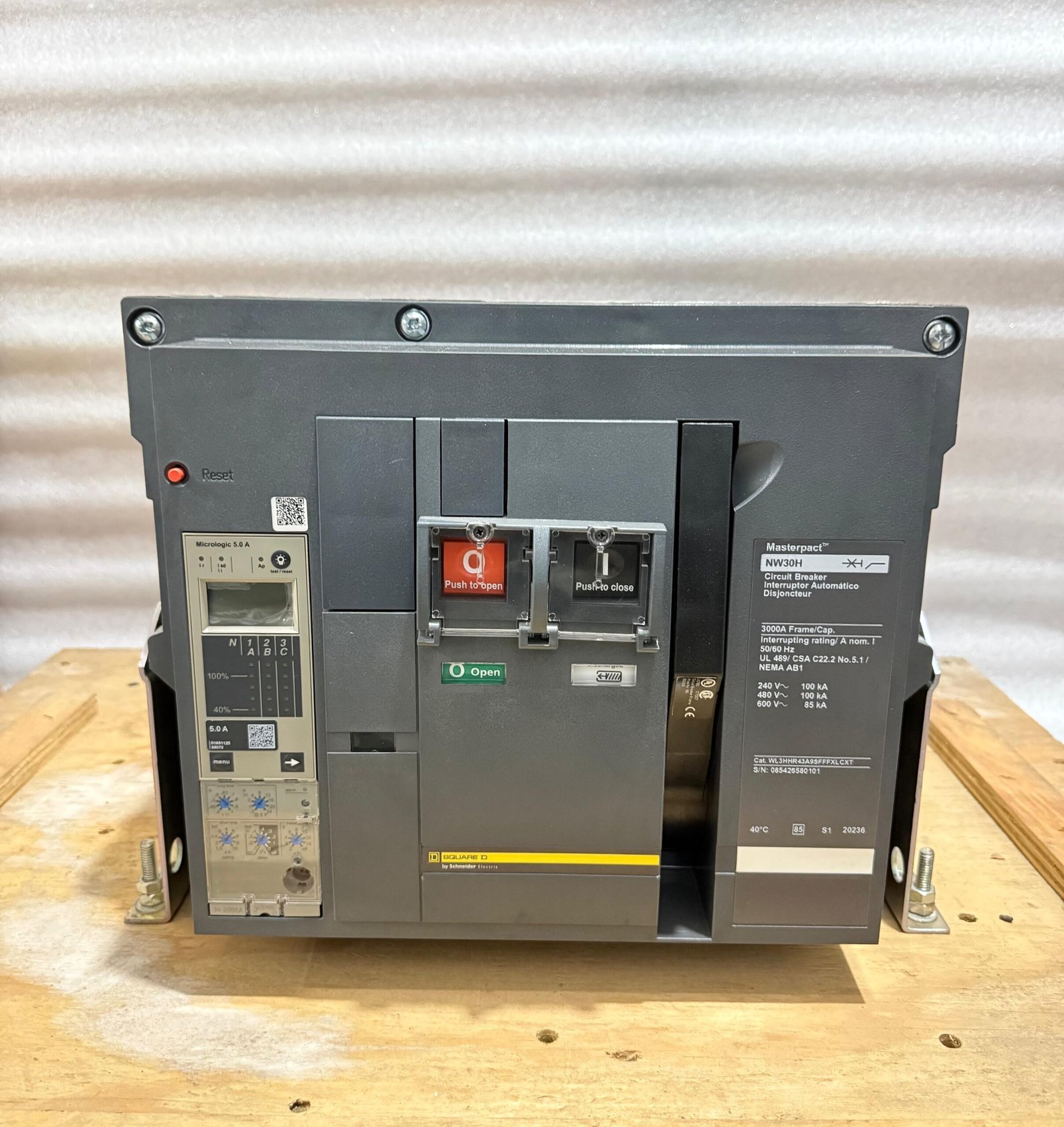 SQUARE D NW30H MASTERPACT CIRCUIT BREAKER 3000AMP NEW