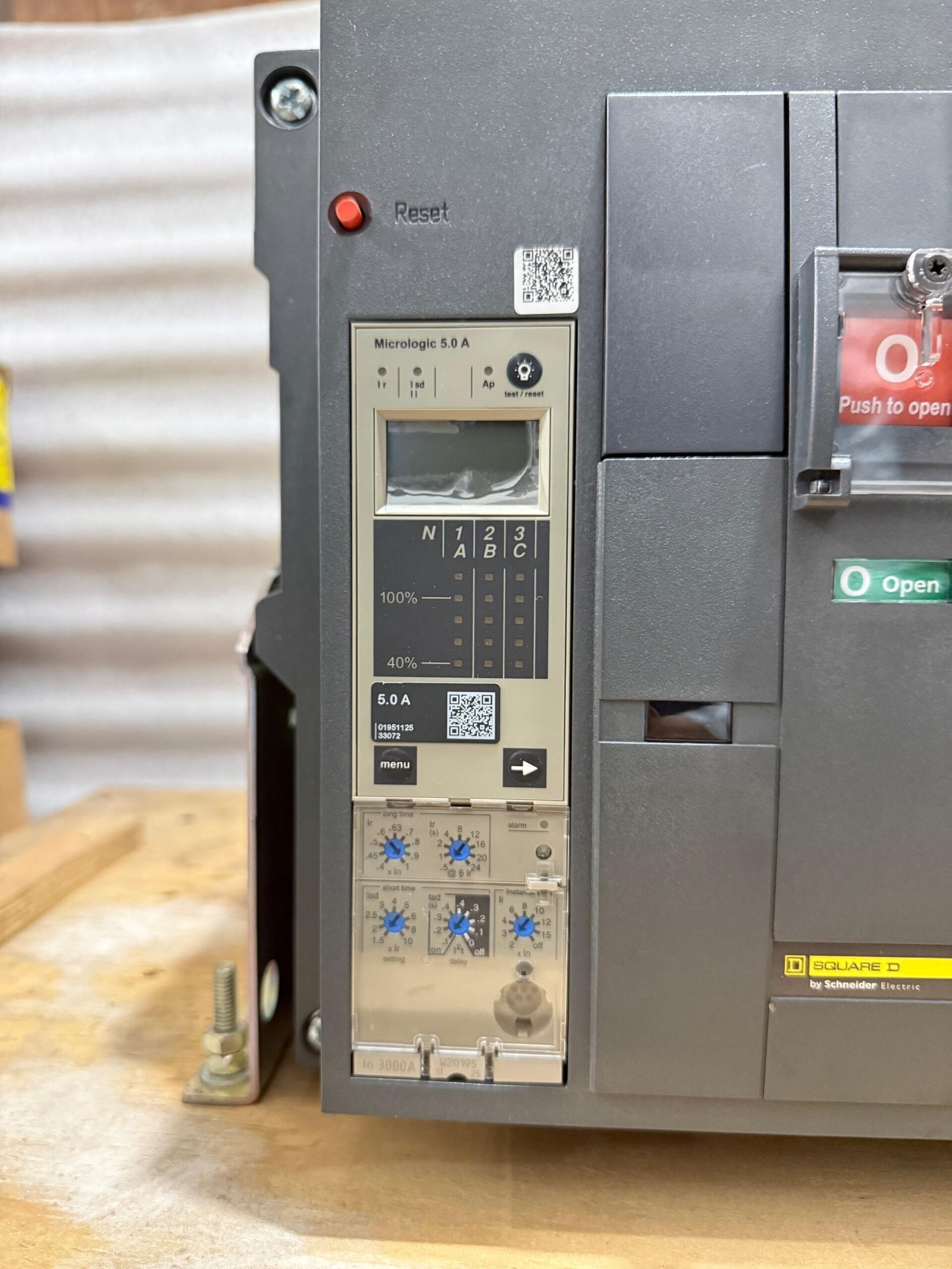 SQUARE D NW30H MASTERPACT CIRCUIT BREAKER 3000AMP NEW
