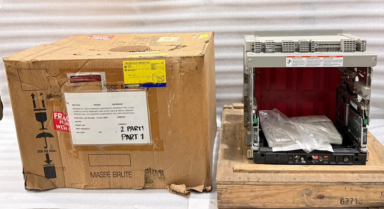 SQUARE D NW30H MASTERPACT CIRCUIT BREAKER 3000AMP NEW
