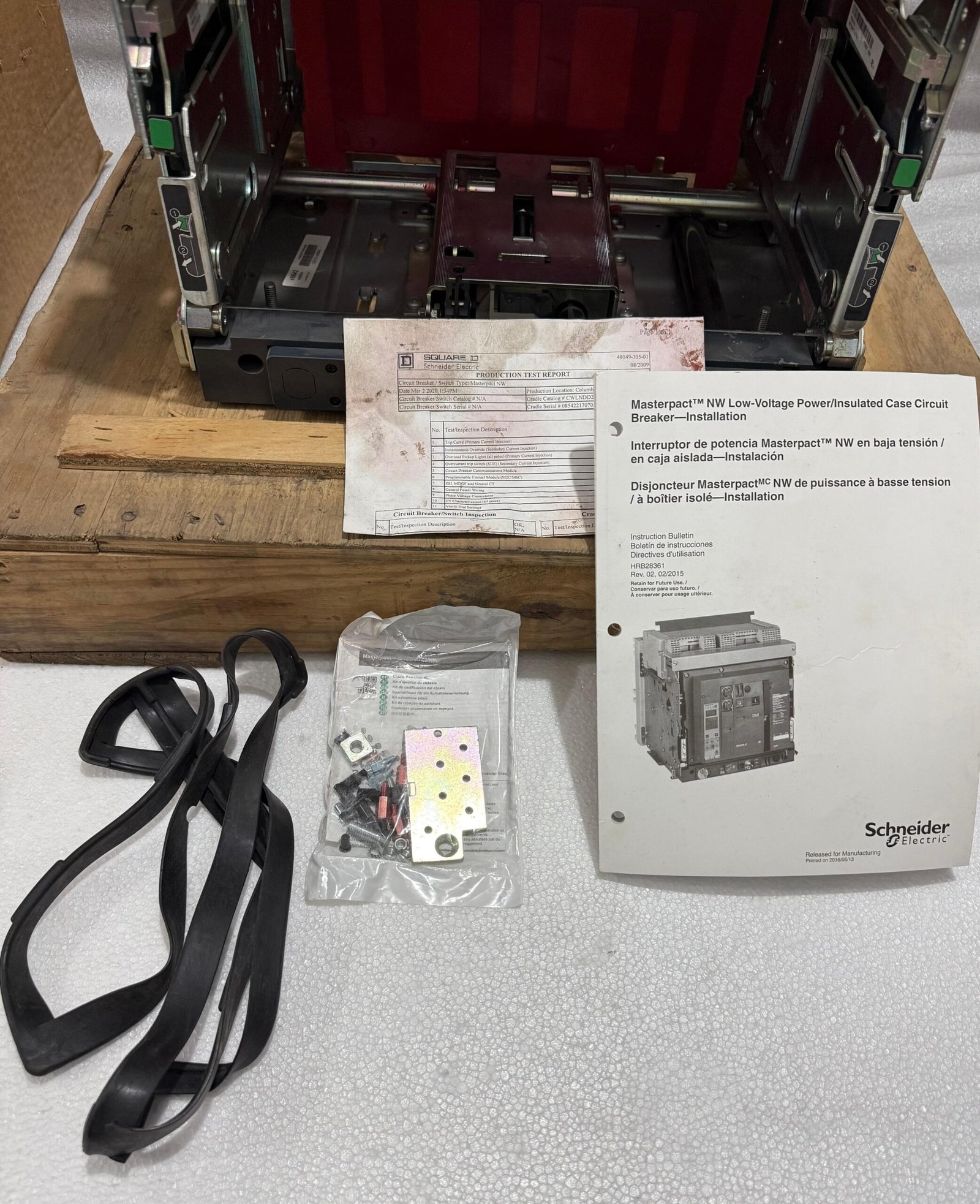 SQUARE D NW30H MASTERPACT CIRCUIT BREAKER 3000AMP NEW